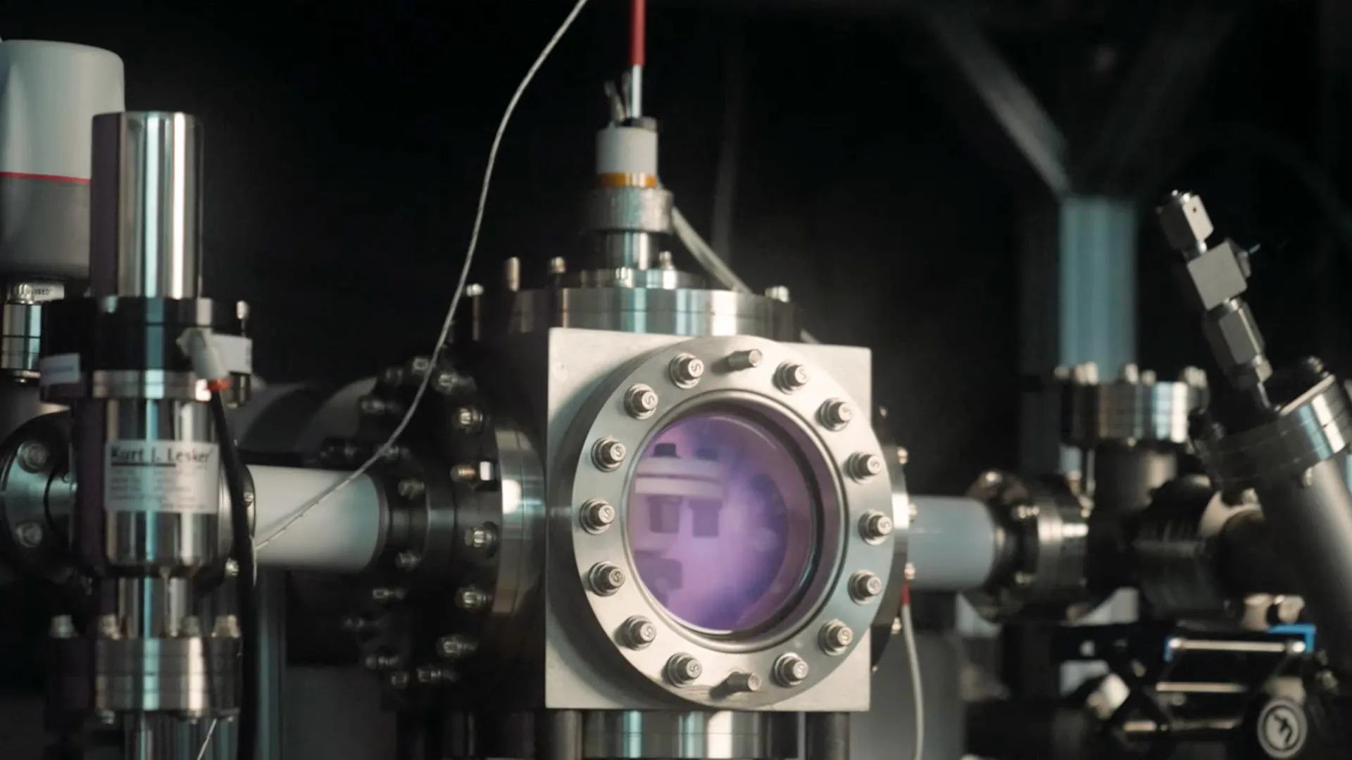 Tiny reactor boosts fusion with a sponge-like trick