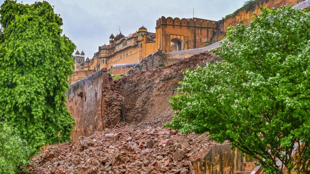 Portion of wall of Amer Fort in Jaipur collapses due to heavy rain