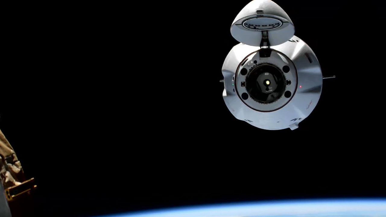 SpaceX Dragon cargo capsule arrives at the ISS with 5,000 pounds of supplies (video)