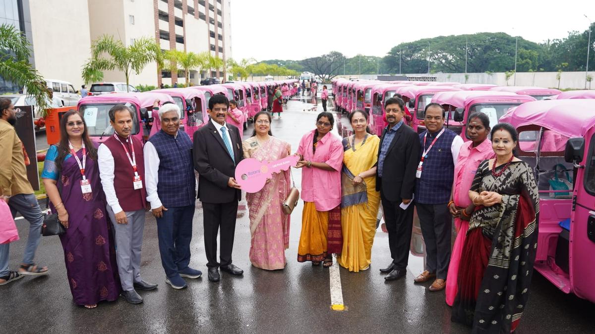 rotary-members-handover-100-pink-autorickshaws-to-women