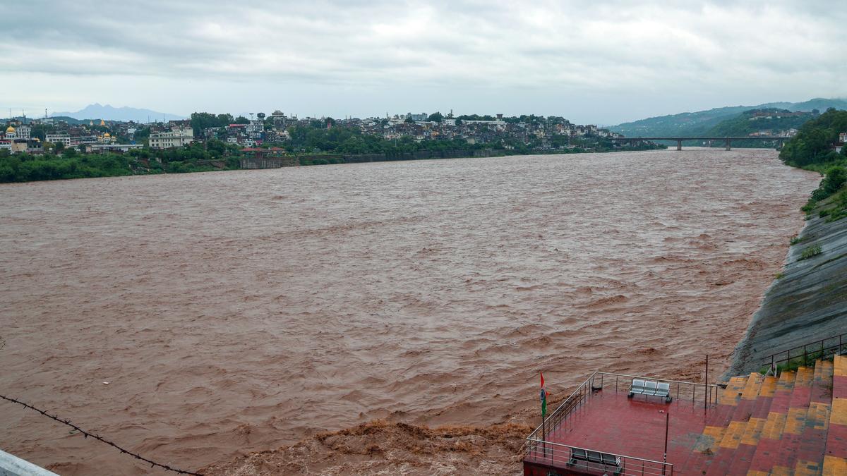 india-alerts-pakistan-about-potential-flood,-says-pakistan-foreign-office-spokesperson