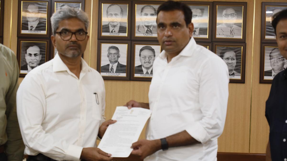 plea-to-speed-land-acquisition-process-for-mmts-from-ghatkesar-to-yadadri