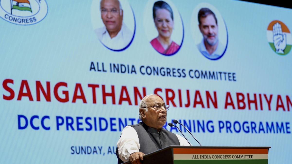 kharge-makes-strong-pitch-to-increase-representation-of-women-within-congress
