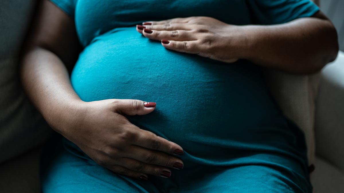 half-of-pregnant,-lactating-women-in-bhubaneswar-slums-use-smokeless-tobacco-on-waking