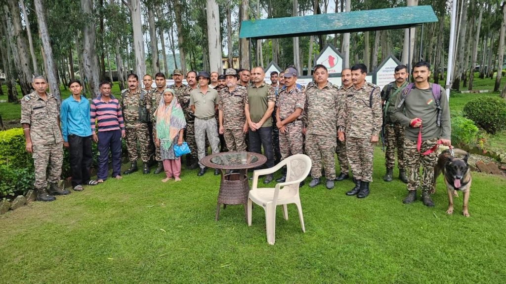 Indian Army rescues stranded CRPF personnel, civilians near Madhopur Headworks as heavy rains batter Punjab