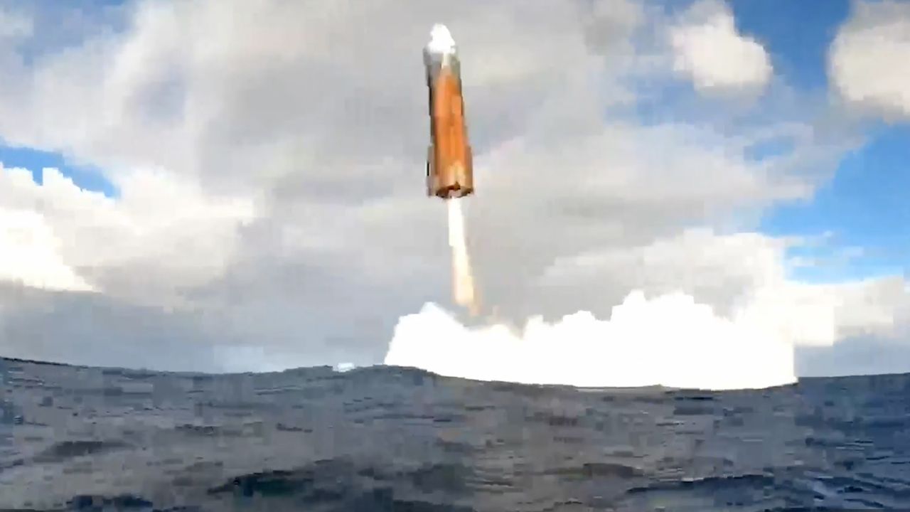 SpaceX’s giant Starship Mars rocket nails critical 10th test flight in stunning comeback (video)