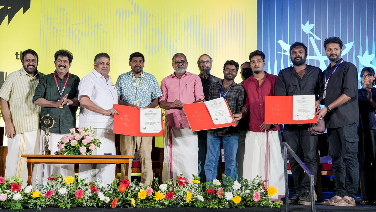 idsffk-2025:-dalit-subbaiah-wins-award-for-best-long-documentary,-amma’s-pride-best-short-documentary