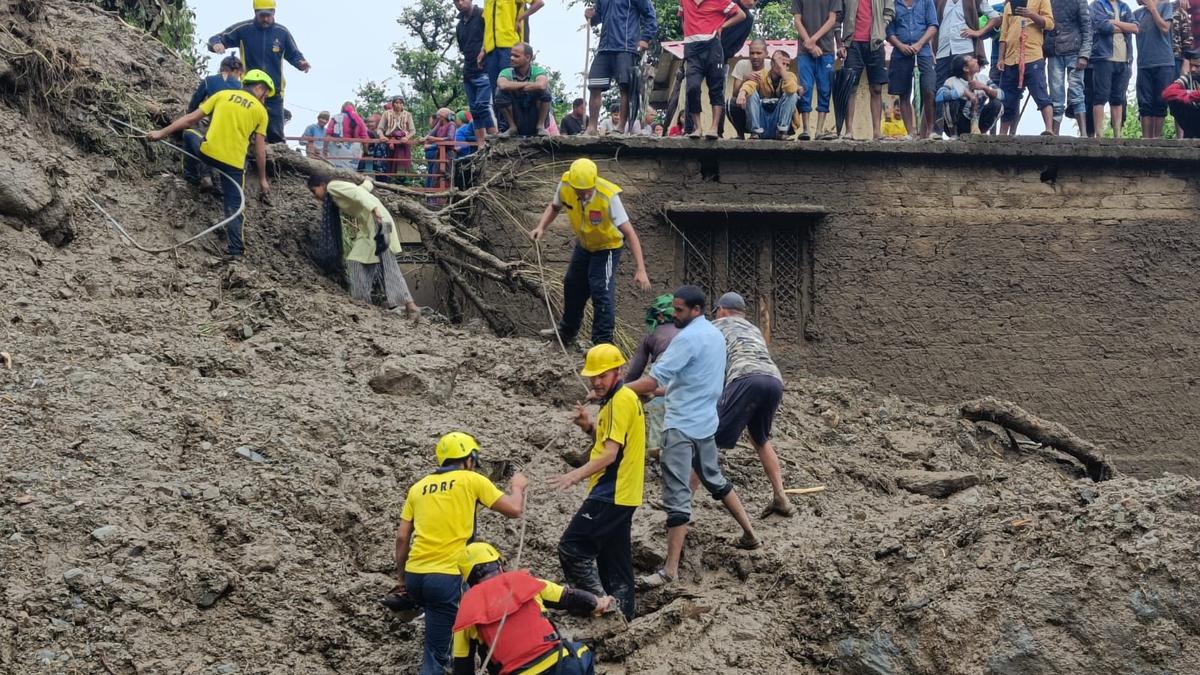 heavy-rains-hit-uttarakhand;-several-people-trapped,-houses-damaged-in-landslips