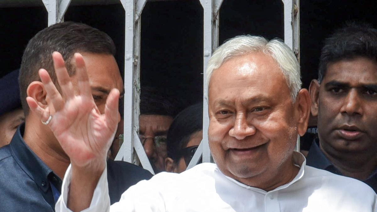 nitish-government-doubles-honorariums-of-cooks,-watchmen,-health-instructors-at-schools