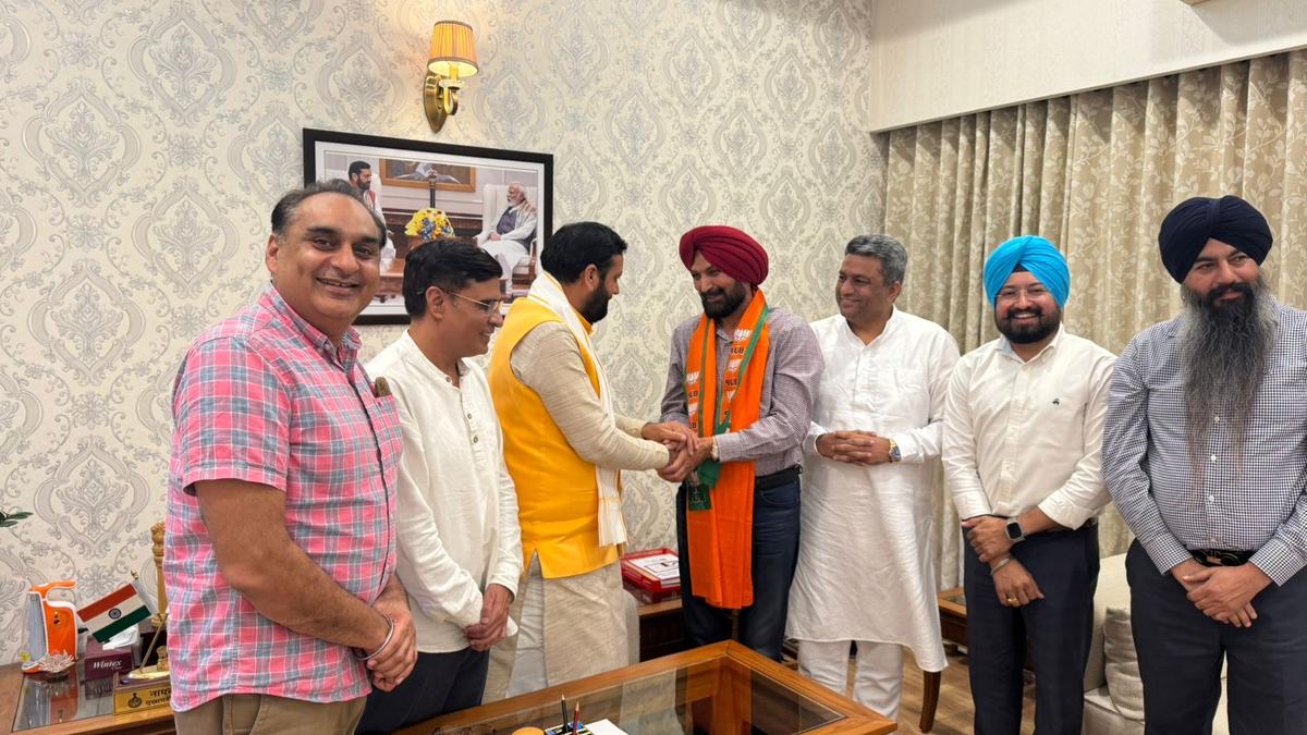 punjab-vigilance-bureau-raids-ranjit-singh-gill’s-residence-a-day-after-he-joins-bjp