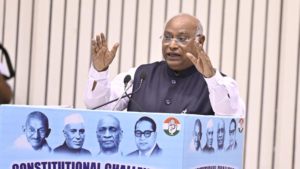 election-commission-has-become-pm-modi’s-‘puppet’:-mallikarjun-kharge