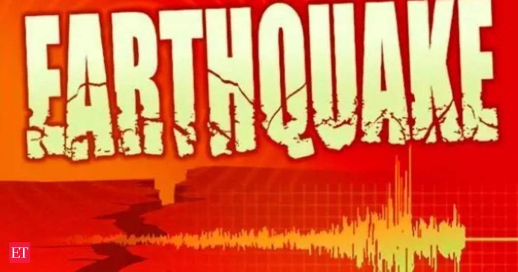 Quake strikes Afghanistan, felt in India