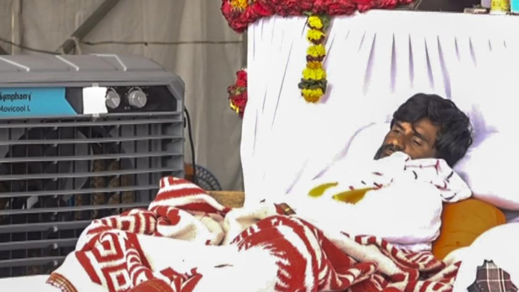 Maratha Quota Protest: Manoj Jarange Escalates Hunger Strike, Vows to Give Up Water