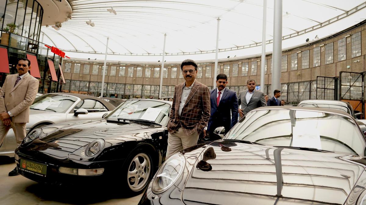 stalin-visits-vintage-car-centre-in-germany
