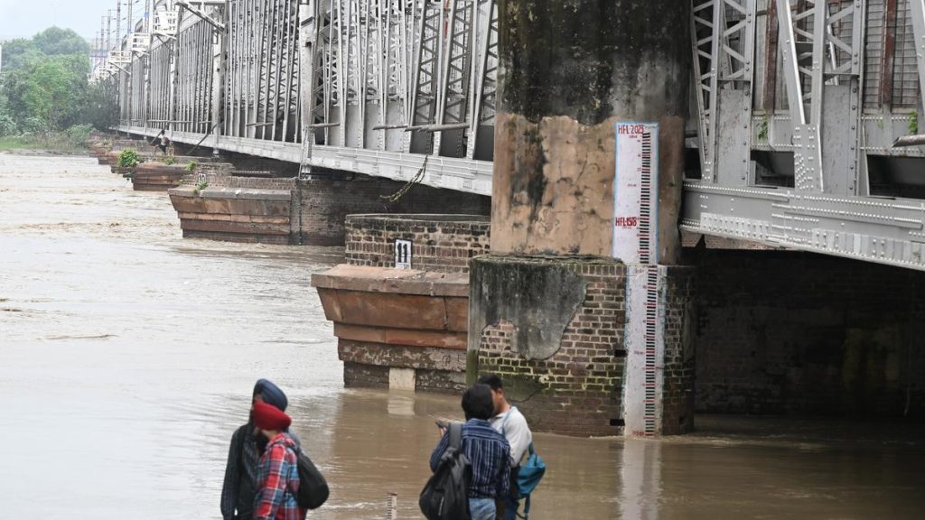 Yamuna Crosses Danger Mark as Water Levels Continue to Rise