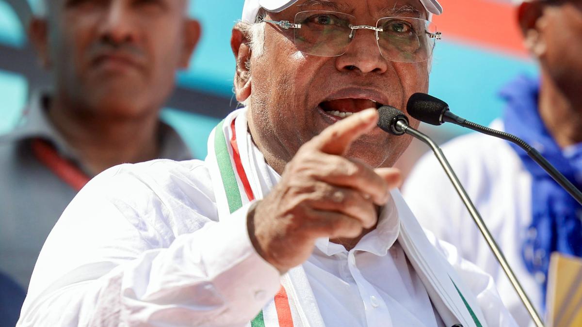congress-chief-asks-centre-to-provide-funds-to-flood-affected-states,-says-there-should-not-be-politics-over-it