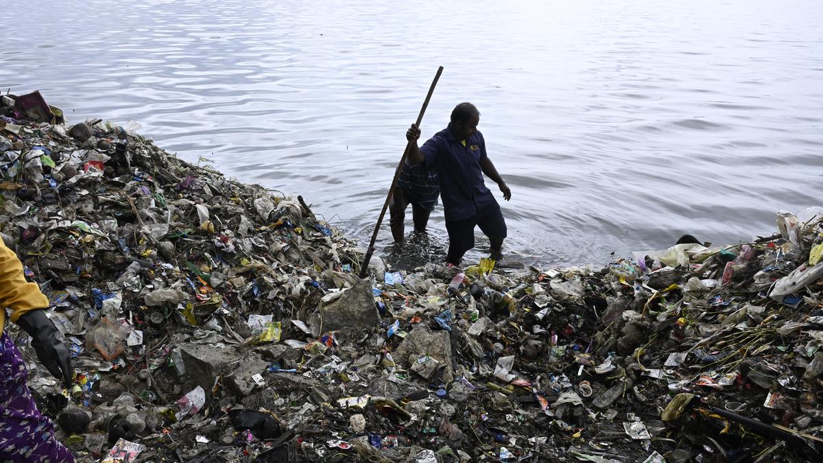 swadeshi-jagran-manch-recommends-lower-gst-for-beedi-and-plastic-waste