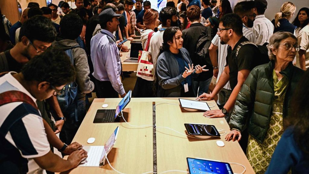 apple-opens-its-first-south-india-store-in-bengaluru