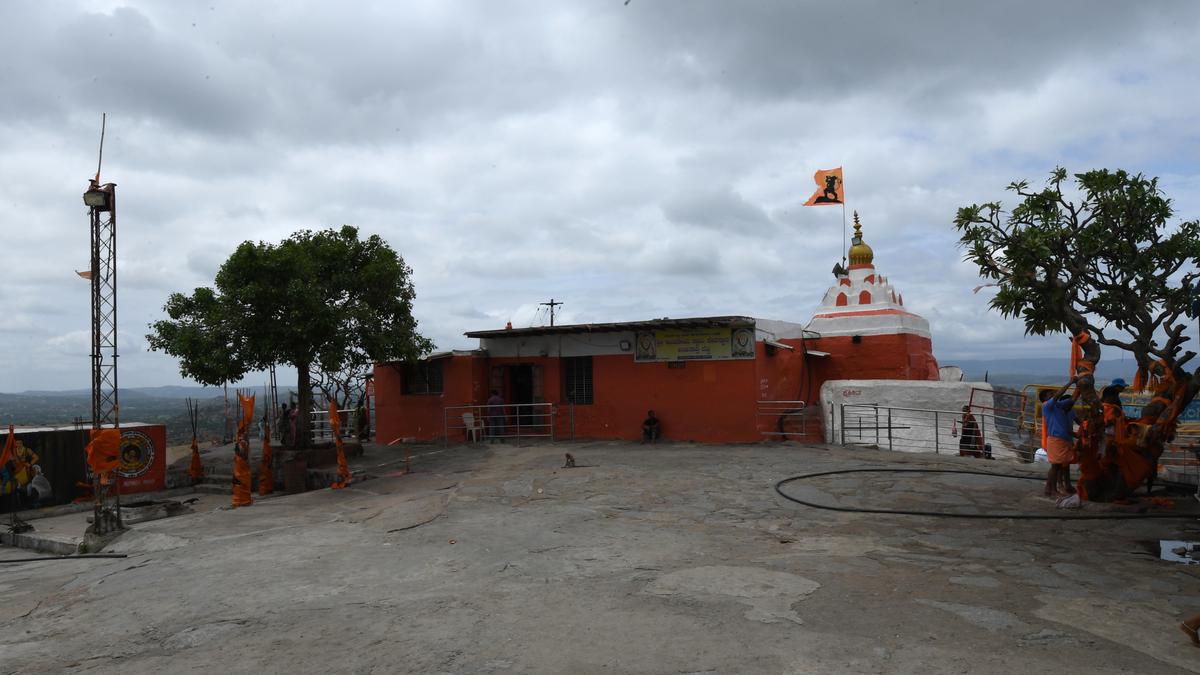 cm-promises-basic-facilities-for-pilgrims-visiting-anjanadri-hill-in-koppal