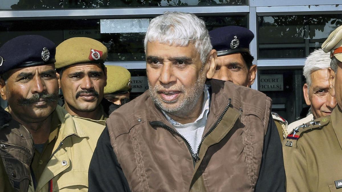 high-court-suspends-life-sentence-of-satlok-ashram-head-rampal-in-disciples’-death-case
