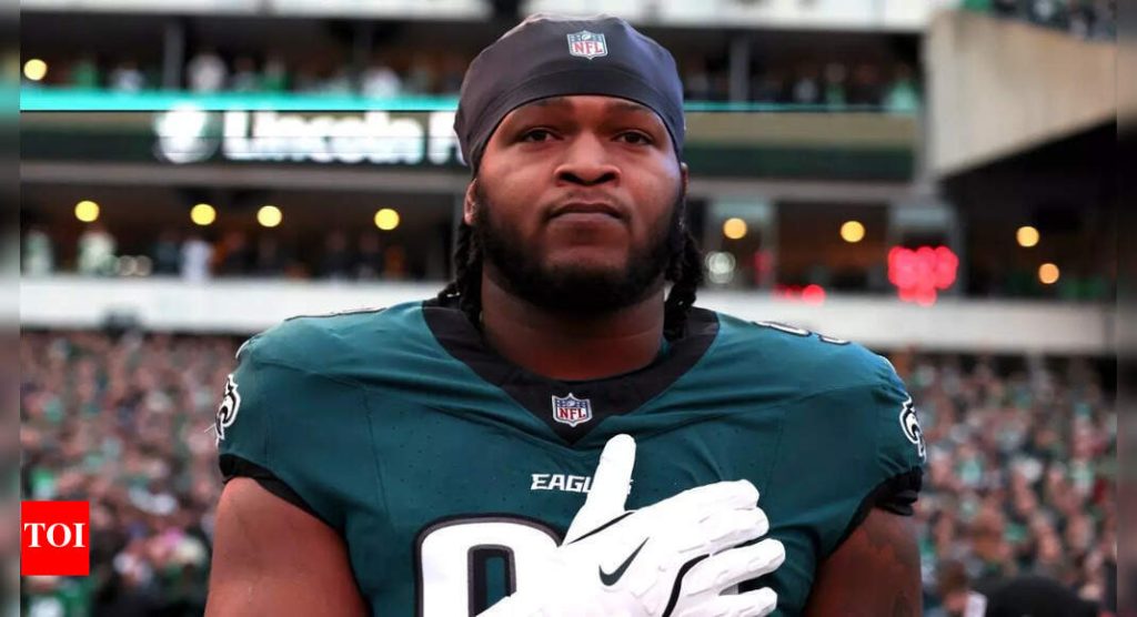 Eagles’ Jalen Carter ejected just six seconds into opener for spitting on Dak Prescott