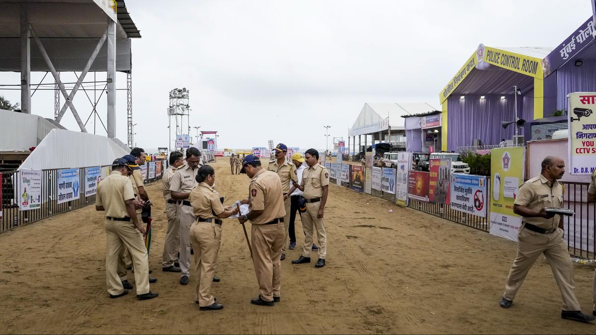 mumbai-terror-threat:-police-arrest-noida-man-for-sending-bomb-threats
