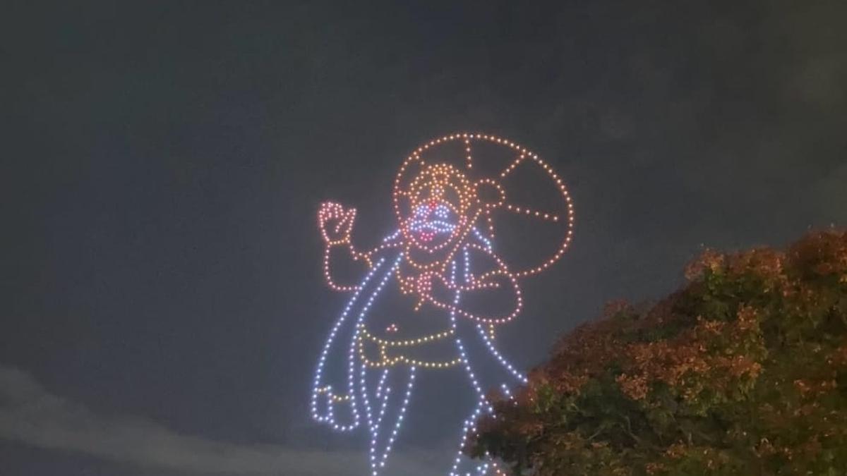 drone-light-show-at-university-stadium-draws-crowds