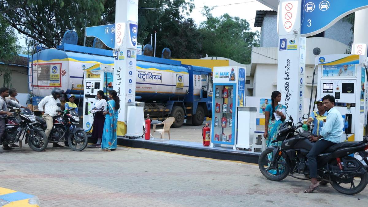 first-petrol-bunk-run-by-shg-women-clocks-huge-profits-within-six-months