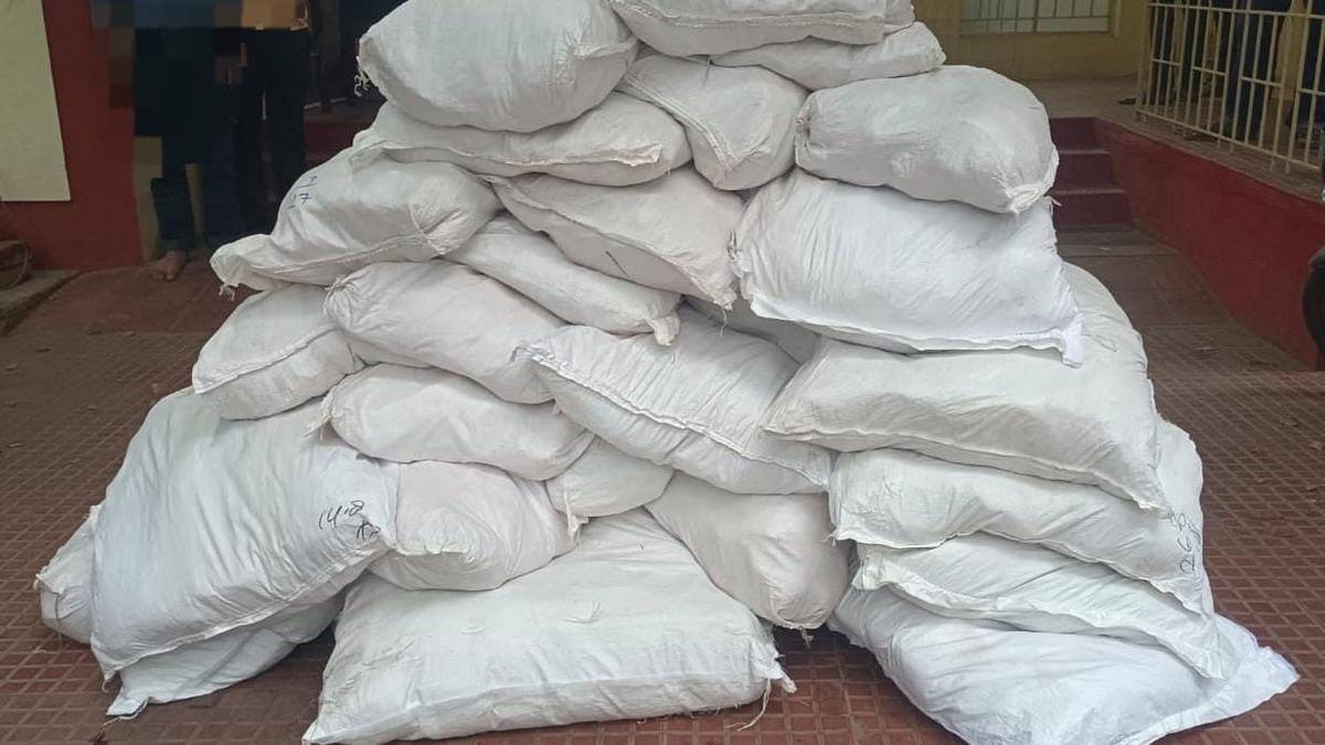 around-one-tonne-gutkha-seized-at-katpadi-and-ranipet