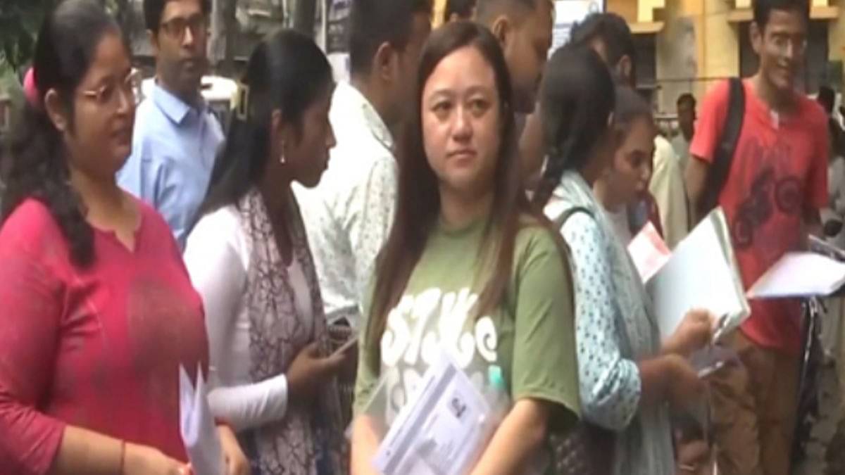 West Bengal SSC Resumes Teacher Recruitment Exam After 9 Years Amid Tight Security