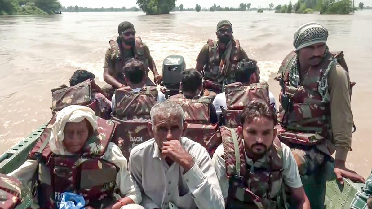 army-intensifies-flood-relief-efforts;-modi-to-review-situation-in-punjab