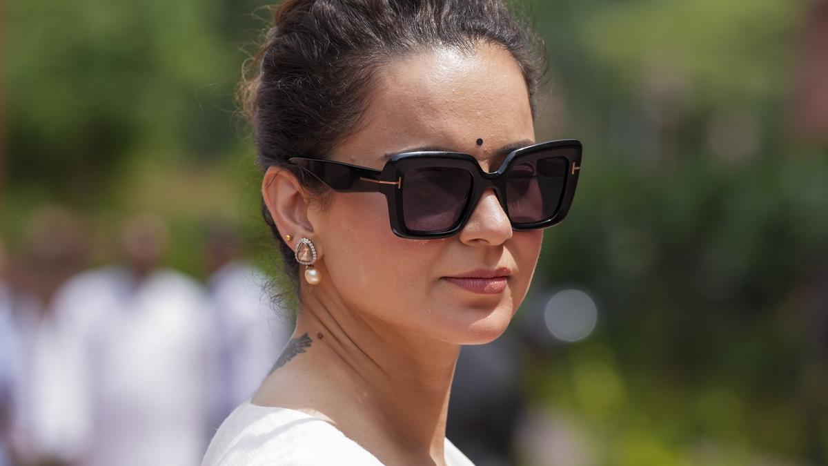 ‘added-spice’,-sc-says-as-kangana-withdraws-plea-over-‘defamatory’-tweet-during-farmers’-protest