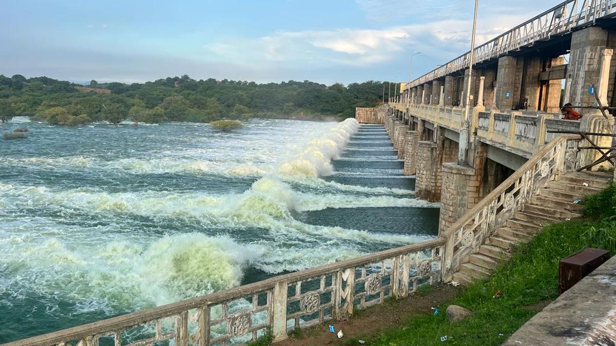 flood-alert-issued-to-15-villages-as-water-from-sathanur-dam-in-tiruvannamalai-released