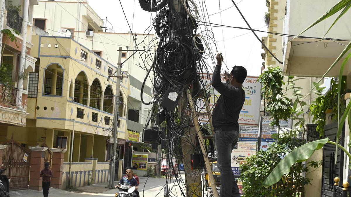 mobile-network-outage-affects-lakhs-as-hyderabad’s-cable-clean-up-drive-intensifies