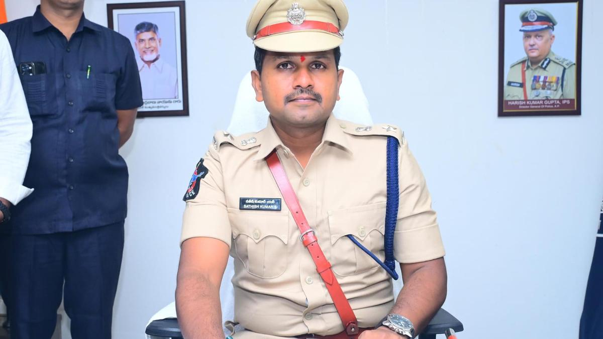 satish-kumar-takes-charge-as-new-sp-of-sathya-sai-district