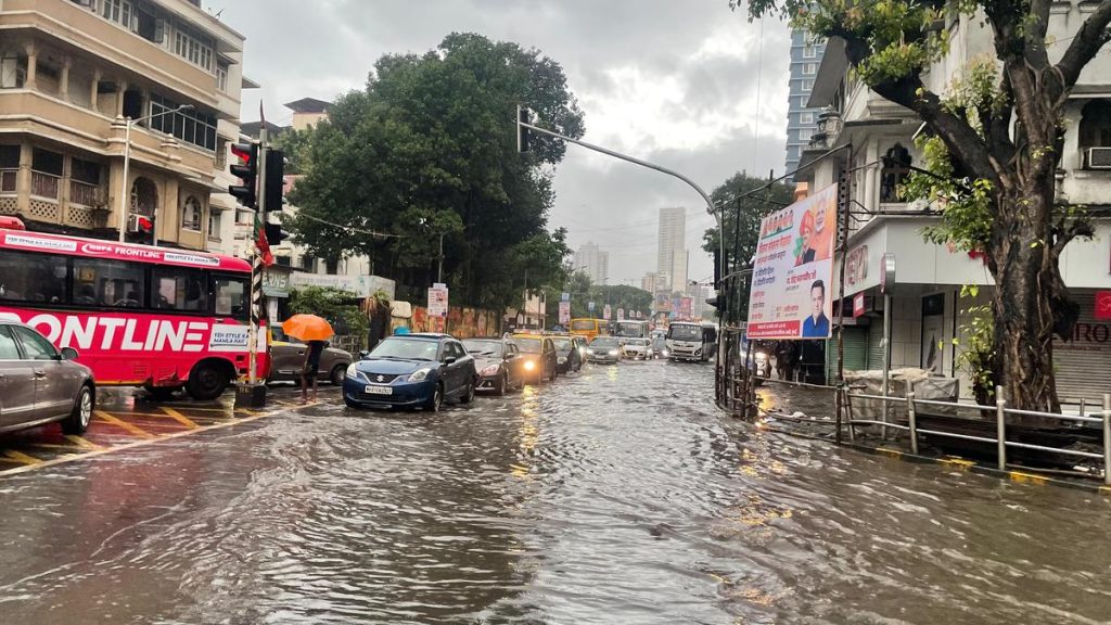 mumbai-drenched-on-first-day-of-week;-heavy-rains-affect-morning-commute