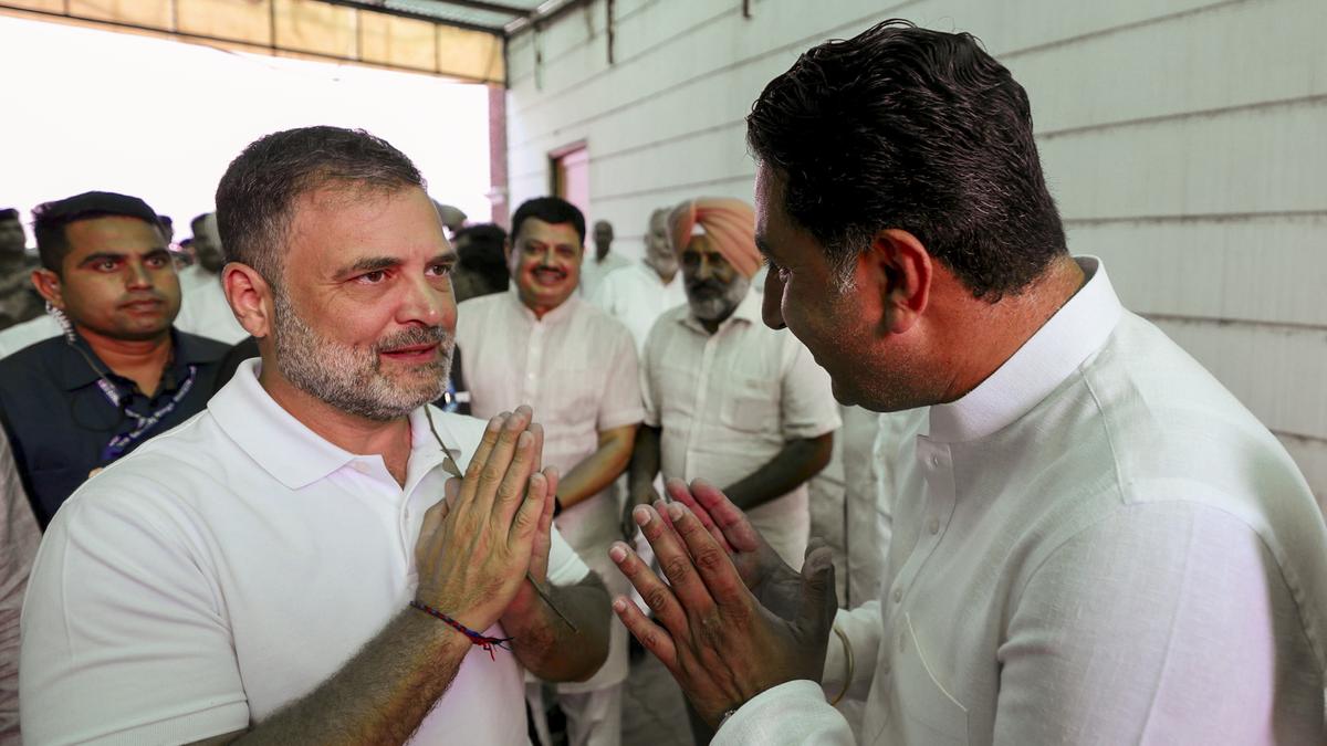 rahul-gandhi-visits-flood-hit-areas-in-punjab’s-amritsar