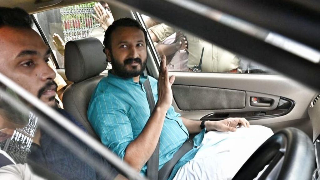SFI Protests Escalate as Kerala MLA Rahul Mamkootathil's Car Blocked Outside Quarters