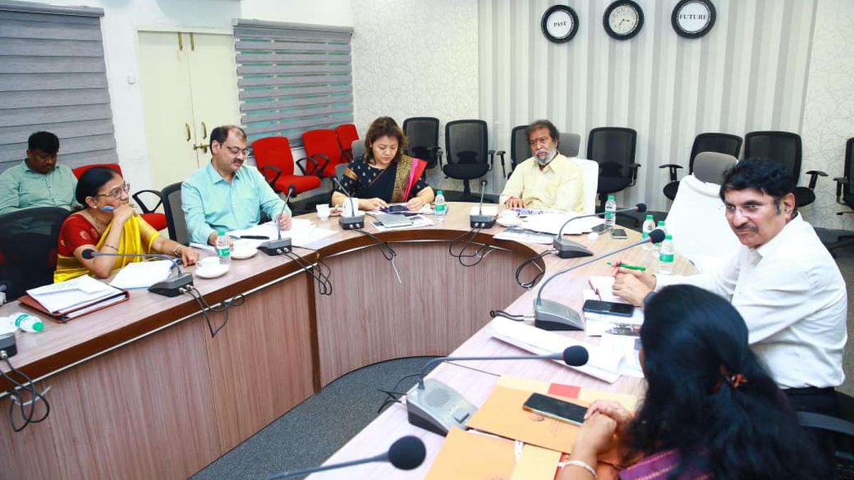 the-hindu-impact:-conduct-a-survey-of-imh-erragadda-and-submit-a-report-on-its-ageing-buildings,-says-health-minister