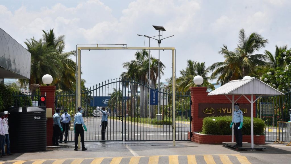 Workers Protest Wage Agreement at Hyundai Plant