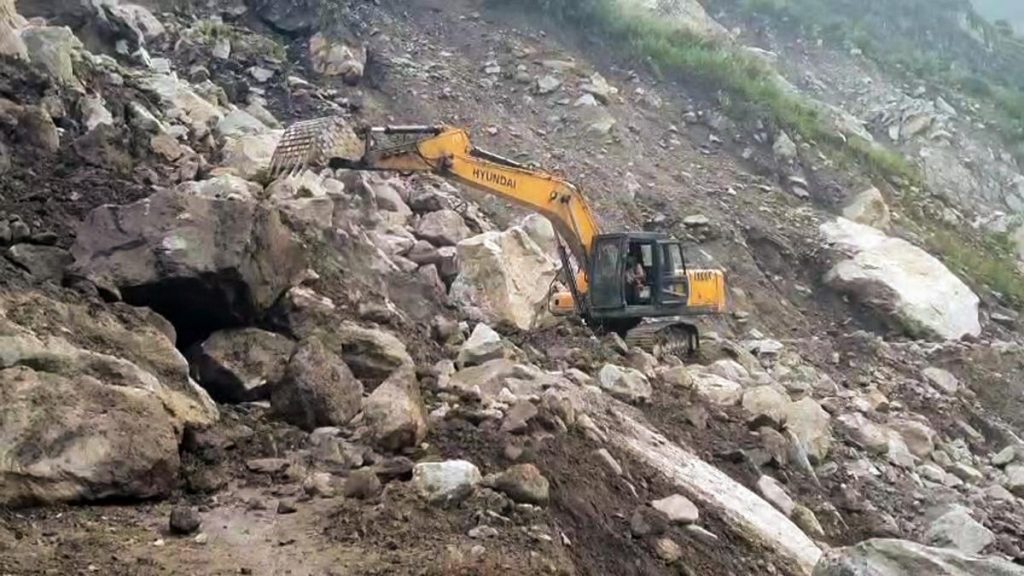 Uttarakhand Landslides Kill 2; Himachal Shuts 606 Roads Amid Heavy Rains