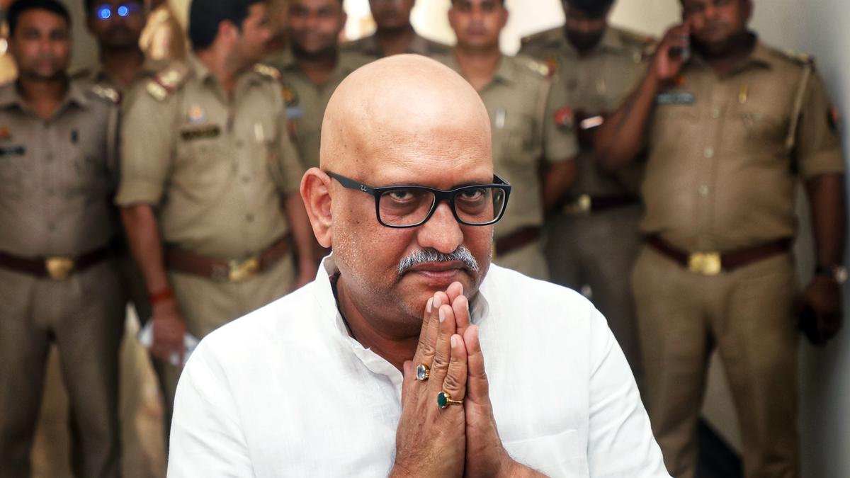 threat-to-rule-of-law,-says-opposition-on-varanasi-lawyer-police-clashes